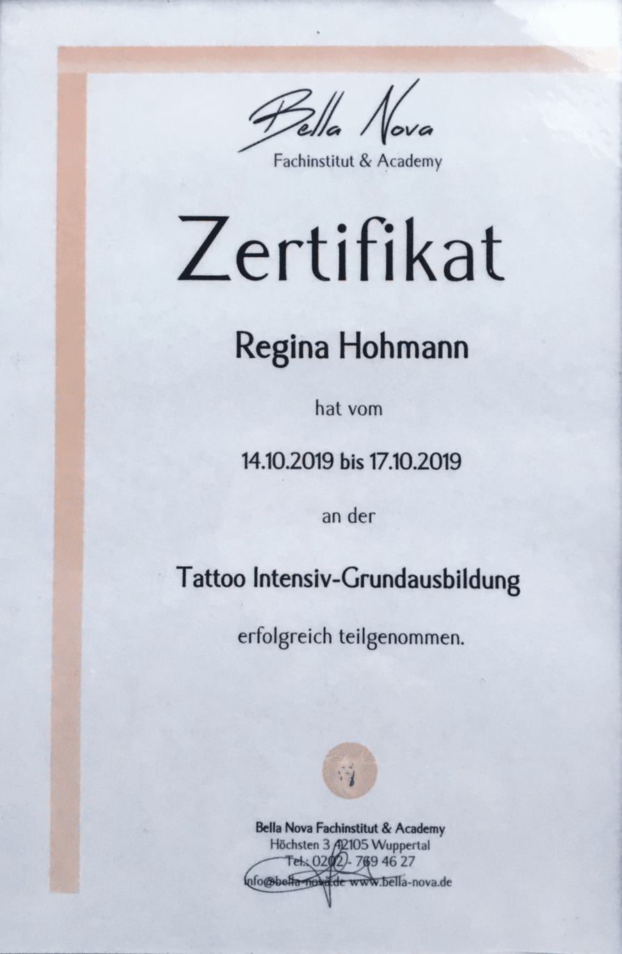 Aufgebildete Tattoo-Artistin im Tattoo-Studio Salzkotten